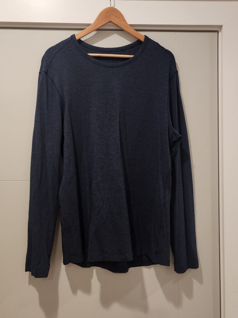lululemon Men's Long Sleeve Crew Tee L Heathered Navy Lightweight